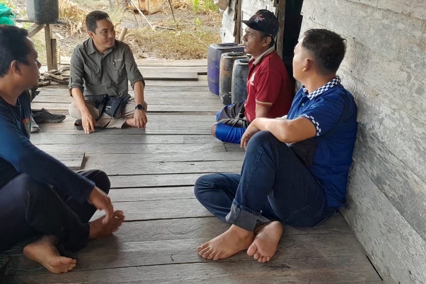 Gubernur Kalteng Beri Bantuan Benih Udang Windu Kepada Pokdakan Di Kab. Kobar