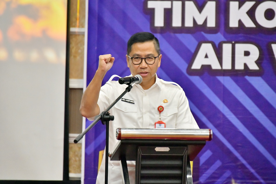 Kepala Bappedalitbang Prov. Kalteng Leonard S. Ampung Buka Rapat Komisi dan Sidang Pleno IV