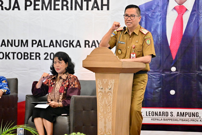 Kepala Bappedalitbang Leonard S. Ampung Buka Pembinaan Teknis Kerangka Ekonomi Makro Daerah