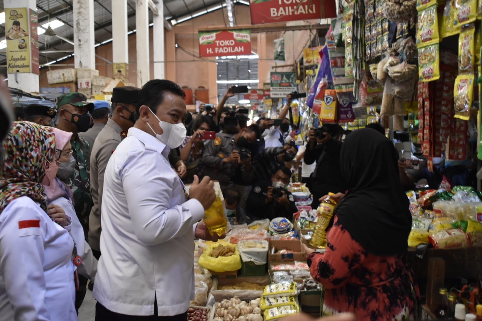 Wagub Kalteng Edy Pratowo Bersama Forkopimda Lakukan Pemantauan Pasar Dan Kebutuhan Bahan Pokok