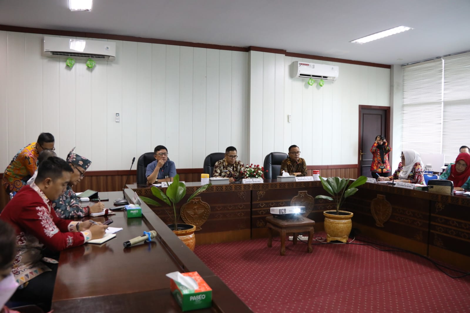 Asisten Ekbang Leonard S. Ampung Pimpin Rakor Pelaksanaan Gerakan Nasional BBI Dan BBWI Kalteng