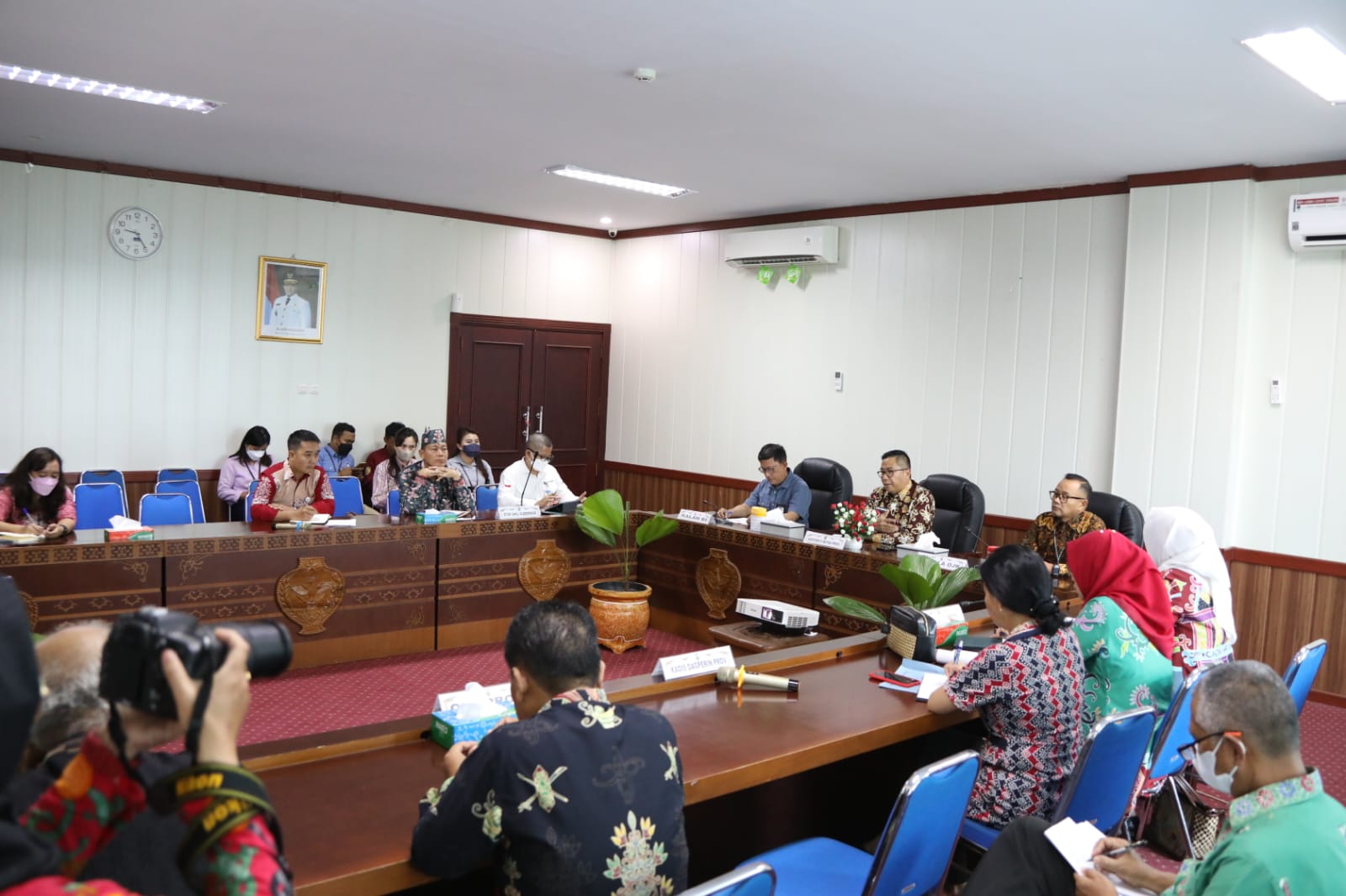 Asisten Ekbang Leonard S. Ampung Pimpin Rakor Pelaksanaan Gerakan Nasional BBI Dan BBWI Kalteng