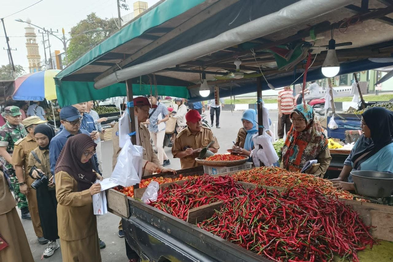 Satgas Pangan Bersama TPID Prov. Kalteng Laksanakan Peninjauan dan Pemantauan ke Pasar Kahayan dan Pasar Besar