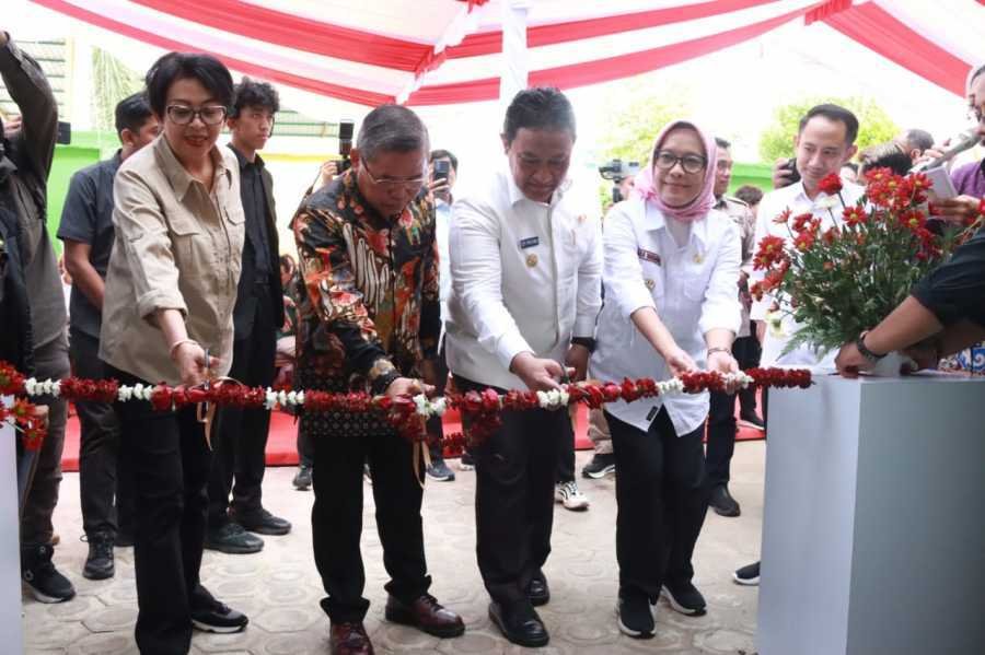 Wagub Kalteng Edy Pratowo Hadiri Peresmian Pusat Daur Ulang Sampah