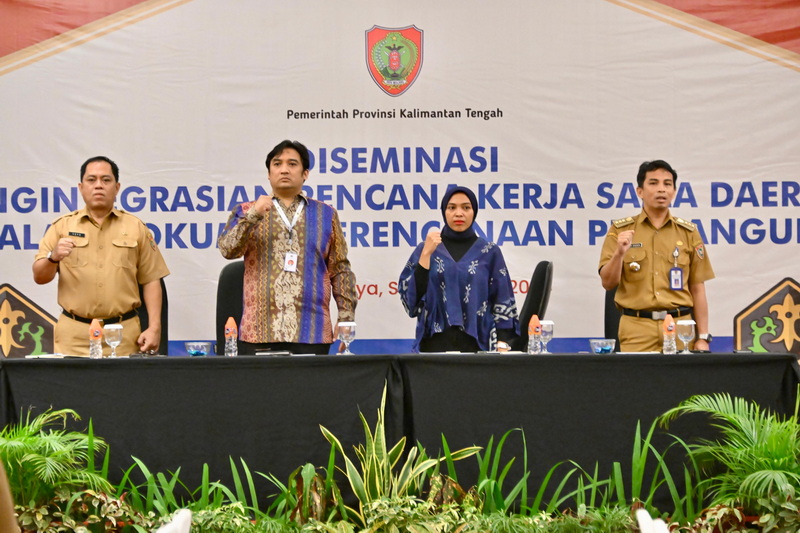 Kepala Bappedalitbang Prov. Kalteng Leonard S. Ampung Buka Bimtek Perhitungan dan Penyelarasan Target Indikator Utama Pembangunan