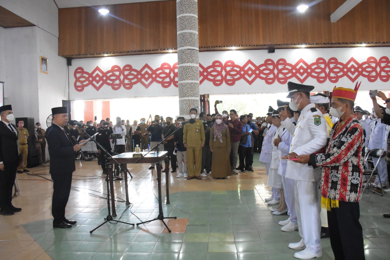 Bupati Kapuas Lantik 133 Kepala Desa Terpilih