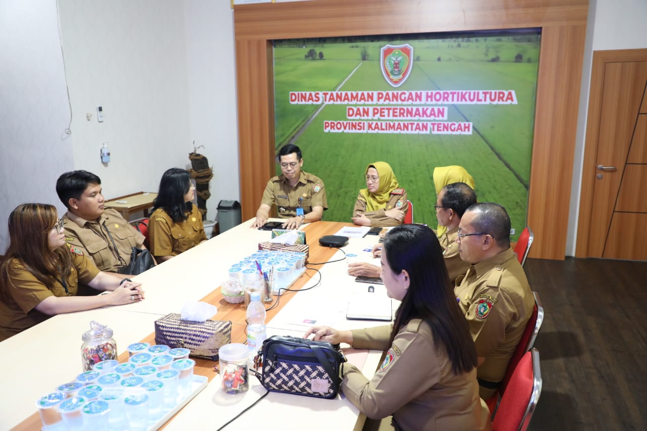 Kepala Dinas TPHP Prov. Kalteng Sambut Kedatangan Tim Inspektorat Daerah Prov. Kalteng Dalam Rangka Rapat Koordinasi Pengawasan dan Evaluasi Penggunaan Anggaran