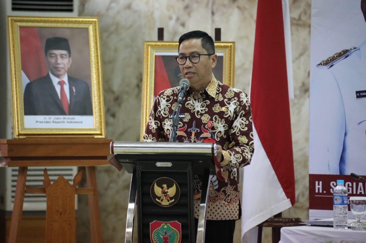 Asisten Ekbang Sri Widanarni Buka Konsultasi Publik Rancangan Awal RPJPD Provinsi Kalteng Tahun 2025-2045