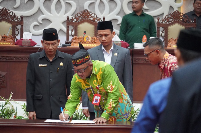 Plt Sekda Prov Kalteng M. Katma F. Dirun Hadiri Rapur ke-6 Masa Persidangan I Tahun Sidang 2024