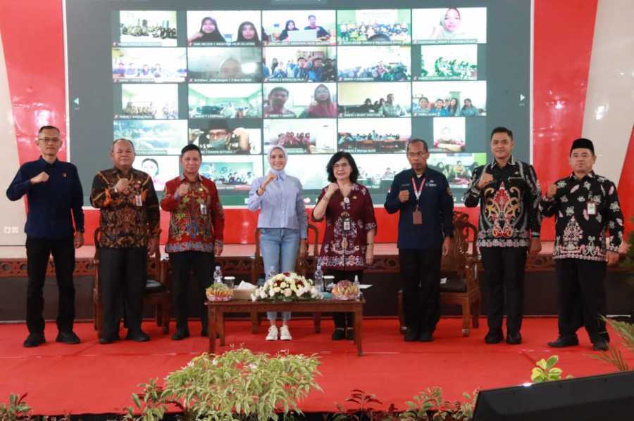 Ketua TP-PKK Prov. Kalteng Ivo Sugianto Sabran Hadir Sebagai Narasumber Pada Sosialisasi Pencegahan PUA dan Kekerasan Terhadap Anak