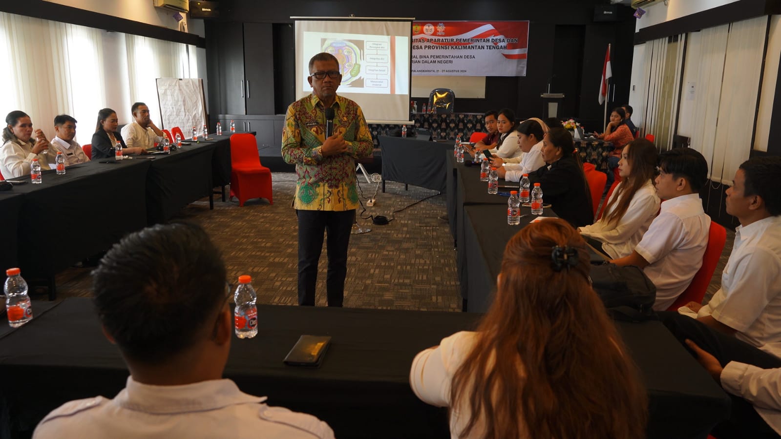 Kaban Kesbangpol Katma F. Dirun Jadi Narasumber Pada Pelatihan Peningkatan Kapasitas Aparatur Pemerintah Desa dan Pengurus Kelembagaan Desa