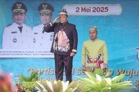 Wagub Kalteng Edy Pratowo Jadi Inspektur Upacara Bendera Peringatan Hari Pendidikan Nasional Tahun 2025