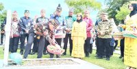 Gubernur Agustiar Sabran Bersama Jajaran Pejabat Pemprov Kalteng Secara Khidmat Lakukan Tabur Bunga
